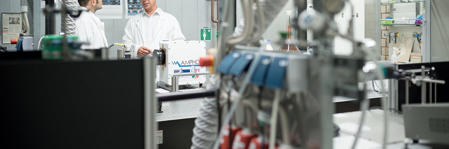 Prof. Barcikowski forscht an Nanopartikeln.